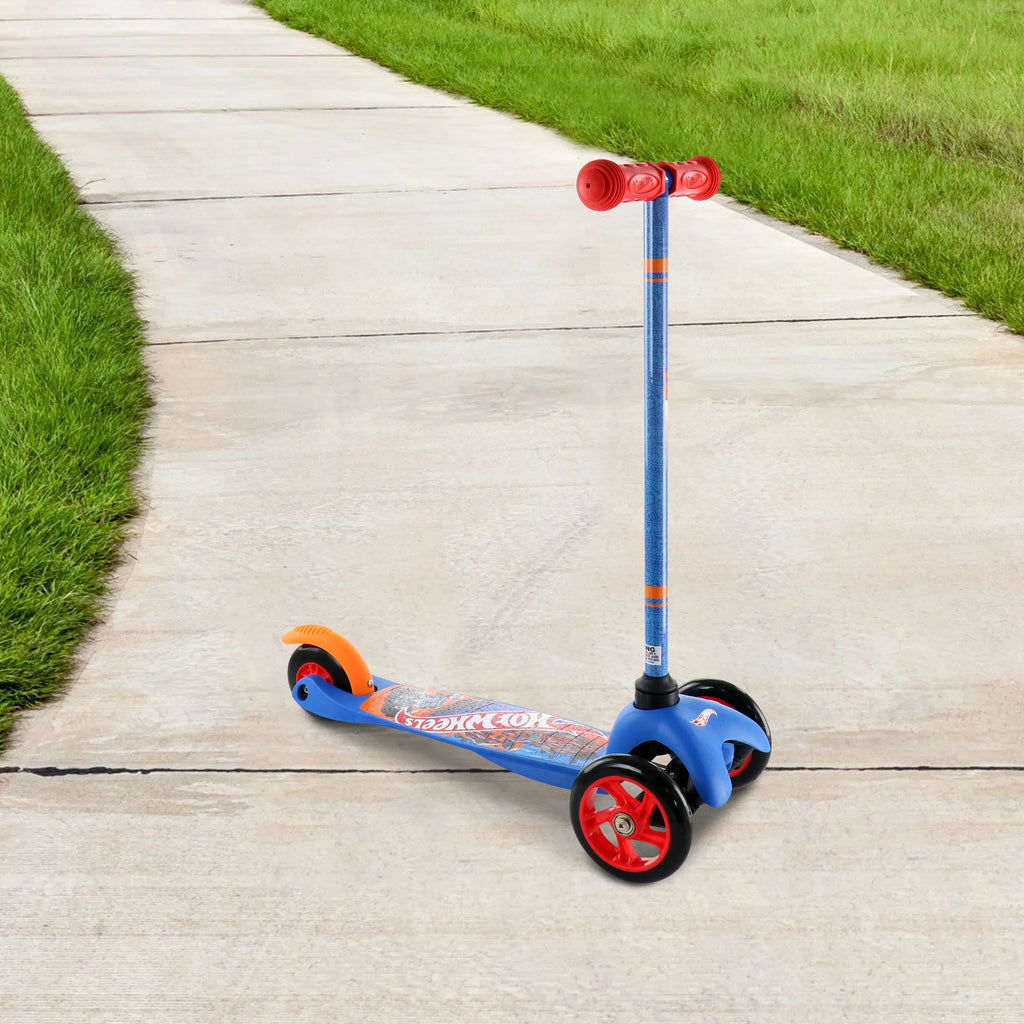 Hot Wheels Tilt and Turn 3 Wheel Scooter